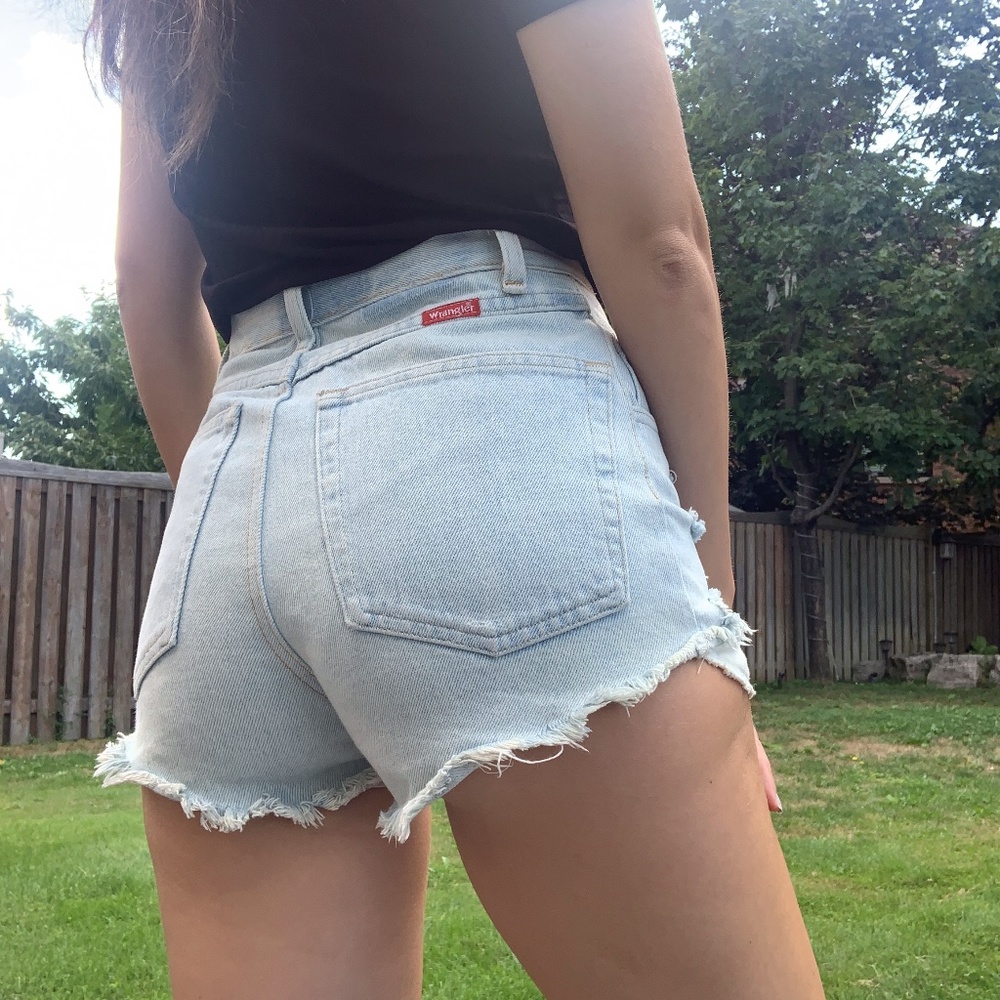 VINTAGE RIPPED WRANGLER DENIM SHORTS